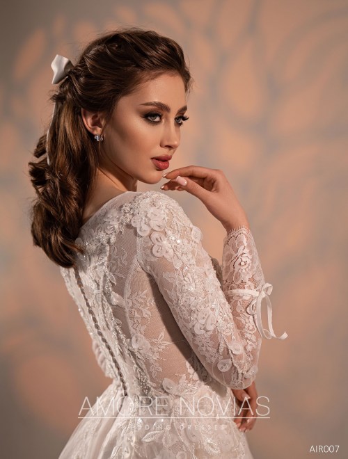 https://amore-novias.com/images/stories/virtuemart/product/AIR007       (4).jpg